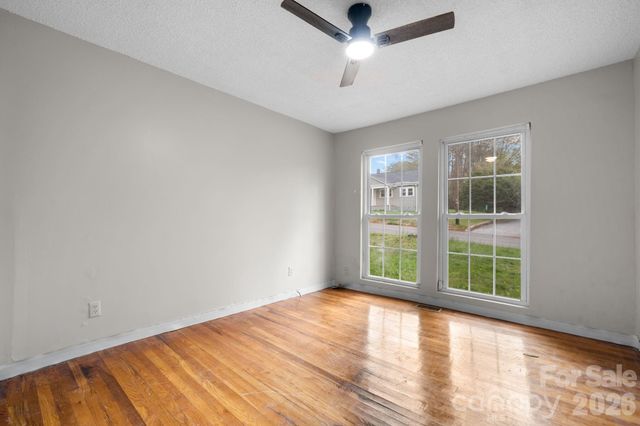 1604 4th Street NE, Hickory, NC 28601