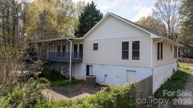 1604 4th Street NE, Hickory, NC 28601