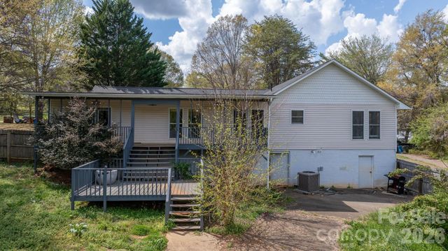 1604 4th Street NE, Hickory, NC 28601