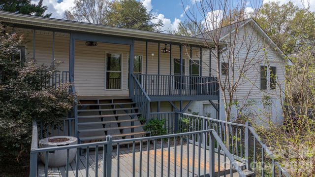 1604 4th Street NE, Hickory, NC 28601