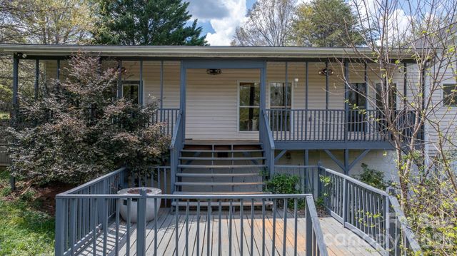 1604 4th Street NE, Hickory, NC 28601