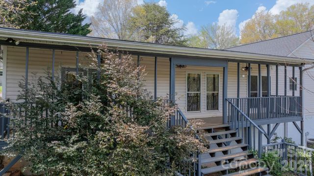 1604 4th Street NE, Hickory, NC 28601