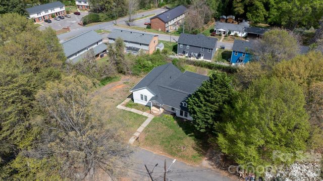 1604 4th Street NE, Hickory, NC 28601