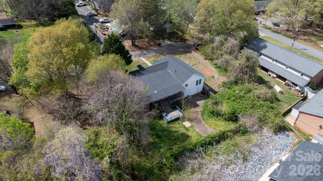 1604 4th Street NE, Hickory, NC 28601