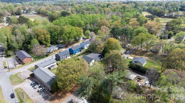 1604 4th Street NE, Hickory, NC 28601