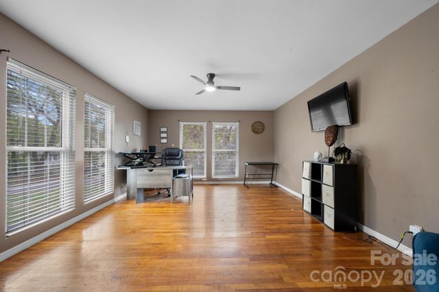 1604 4th Street NE, Hickory, NC 28601