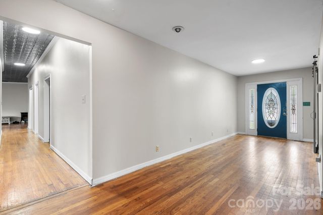 1604 4th Street NE, Hickory, NC 28601