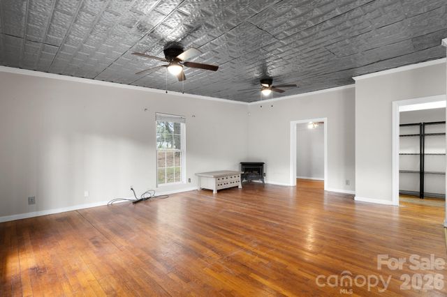 1604 4th Street NE, Hickory, NC 28601
