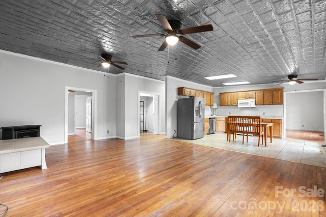 1604 4th Street NE, Hickory, NC 28601
