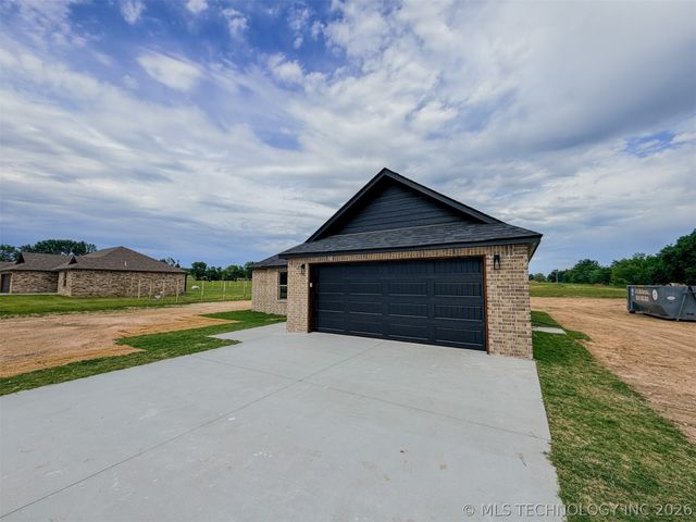 18040 S Vaughn Road, Hulbert, OK 74441