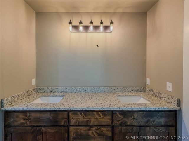 18040 S Vaughn Road, Hulbert, OK 74441