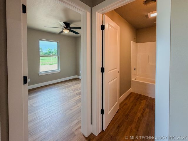 18040 S Vaughn Road, Hulbert, OK 74441