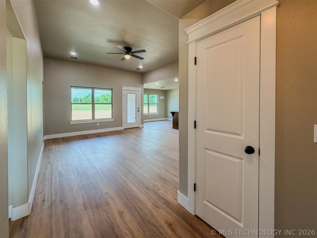 18040 S Vaughn Road, Hulbert, OK 74441