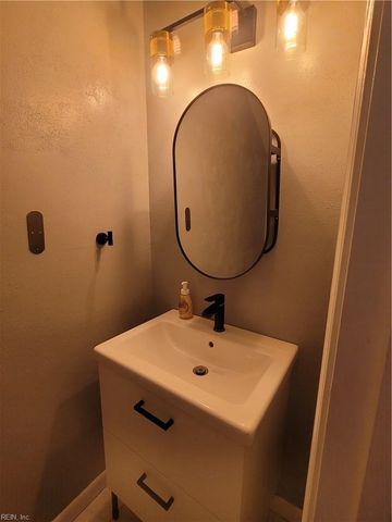 1792 Moonstone DR, Virginia Beach, VA 23456