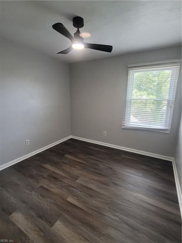 1792 Moonstone DR, Virginia Beach, VA 23456