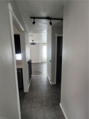 1792 Moonstone DR, Virginia Beach, VA 23456