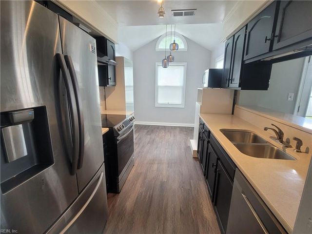 1792 Moonstone DR, Virginia Beach, VA 23456