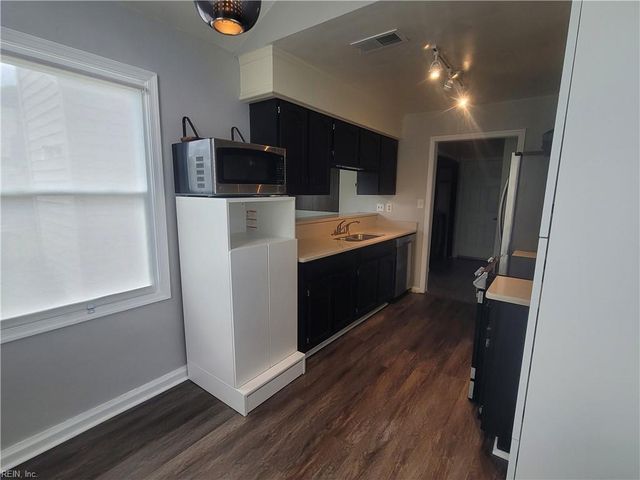 1792 Moonstone DR, Virginia Beach, VA 23456