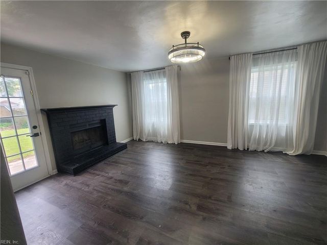 1792 Moonstone DR, Virginia Beach, VA 23456