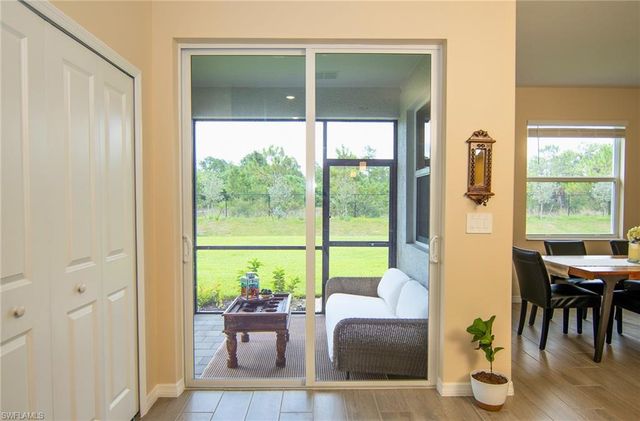 2433 Avocado LN, Naples, FL 34120