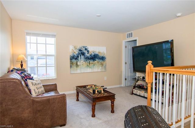 2433 Avocado LN, Naples, FL 34120