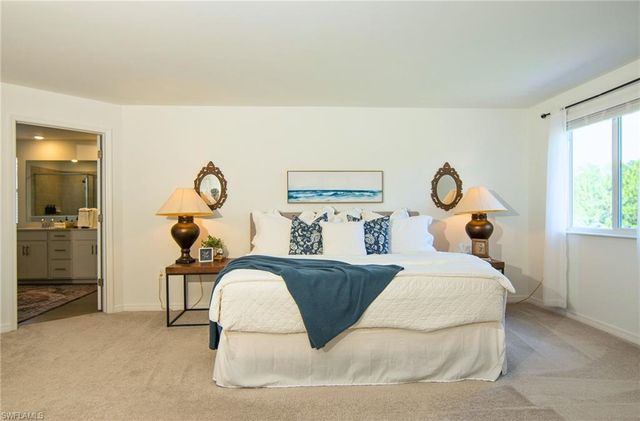 2433 Avocado LN, Naples, FL 34120