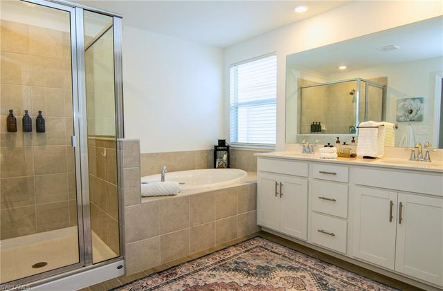2433 Avocado LN, Naples, FL 34120