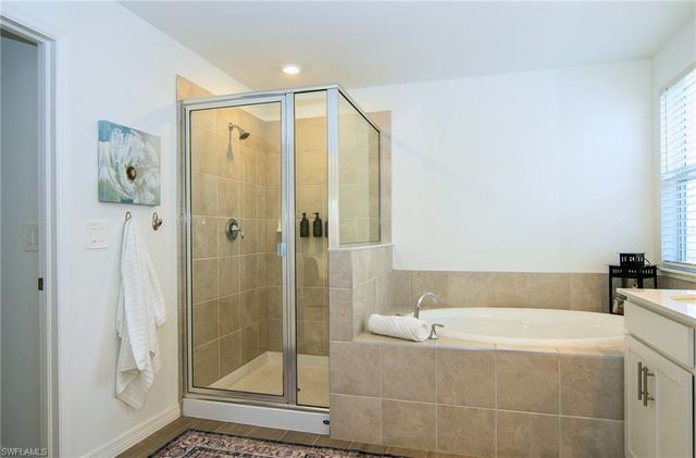 2433 Avocado LN, Naples, FL 34120
