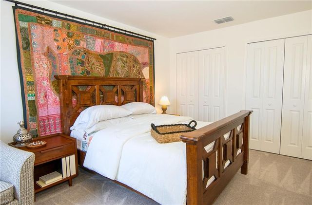 2433 Avocado LN, Naples, FL 34120