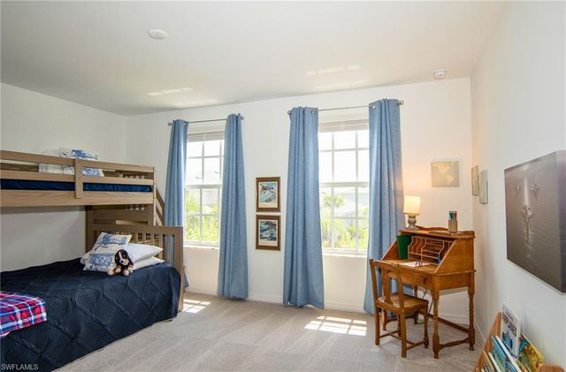 2433 Avocado LN, Naples, FL 34120