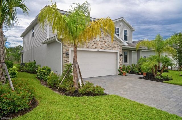 2433 Avocado LN, Naples, FL 34120