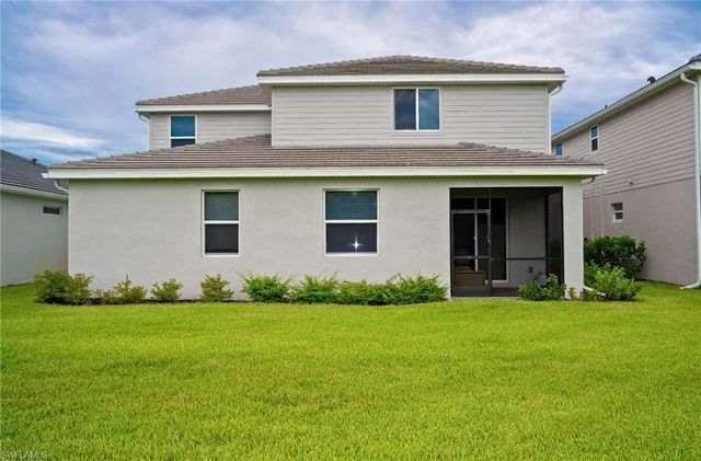 2433 Avocado LN, Naples, FL 34120