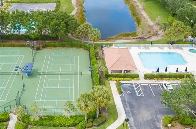 2433 Avocado LN, Naples, FL 34120