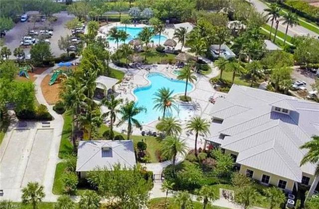 2433 Avocado LN, Naples, FL 34120