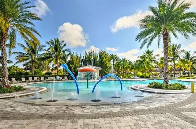 2433 Avocado LN, Naples, FL 34120