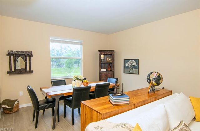 2433 Avocado LN, Naples, FL 34120
