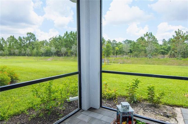 2433 Avocado LN, Naples, FL 34120