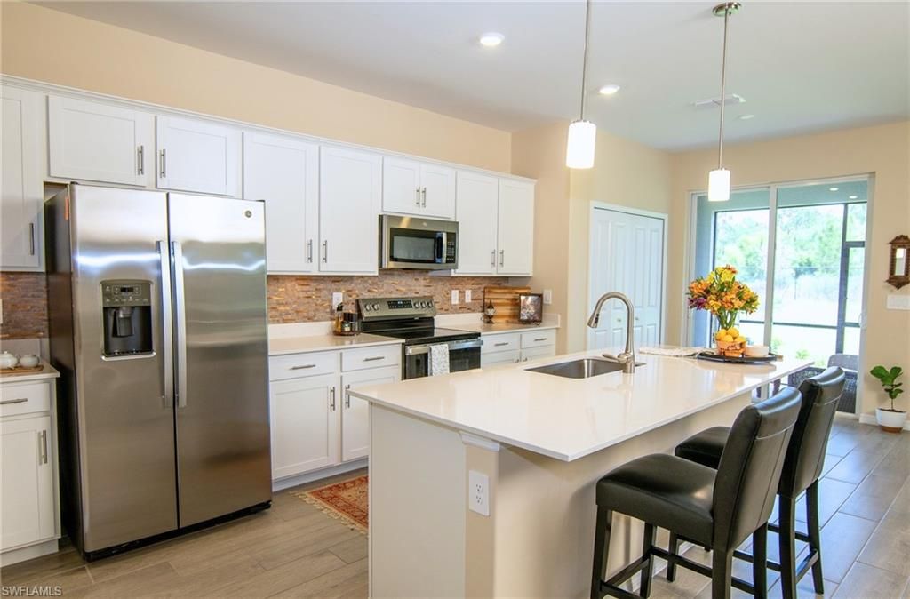 2433 Avocado LN, NAPLES, FL 34120 — photo 3
