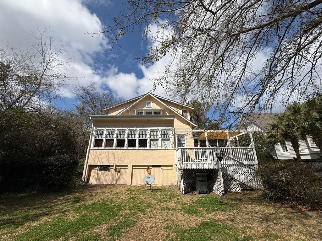 Image 4 of property listing at 11 Formosa Drive, Charleston, SC 29407