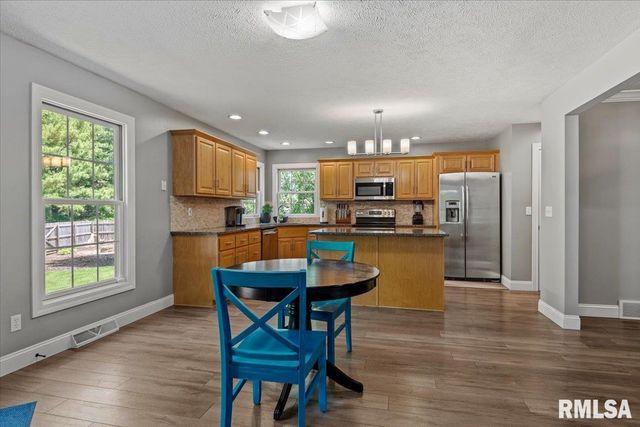 202 HUNTINGTON Road, Chatham, IL 62629