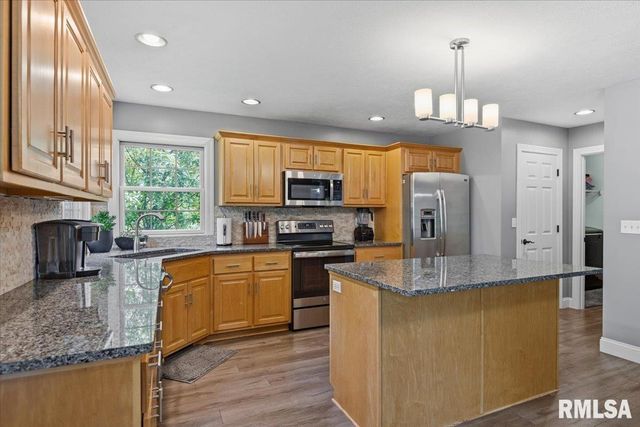 202 HUNTINGTON Road, Chatham, IL 62629