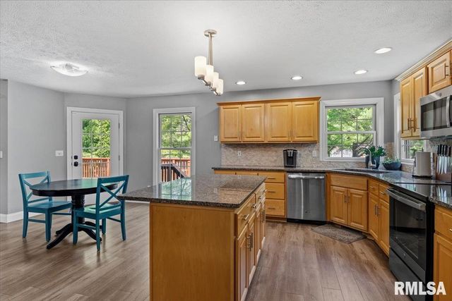 202 HUNTINGTON Road, Chatham, IL 62629