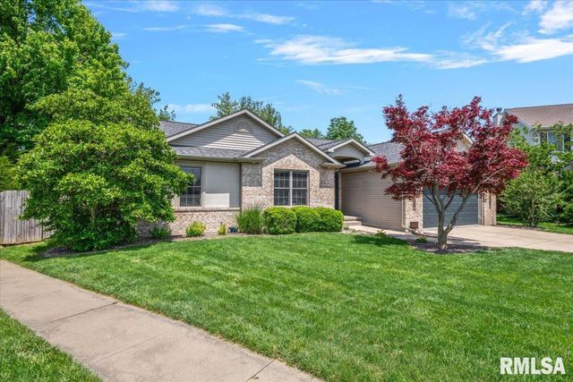 202 HUNTINGTON Road, Chatham, IL 62629