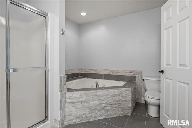 202 HUNTINGTON Road, Chatham, IL 62629