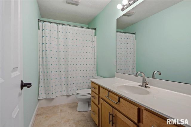 202 HUNTINGTON Road, Chatham, IL 62629