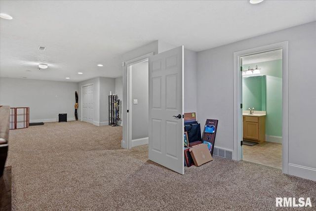 202 HUNTINGTON Road, Chatham, IL 62629