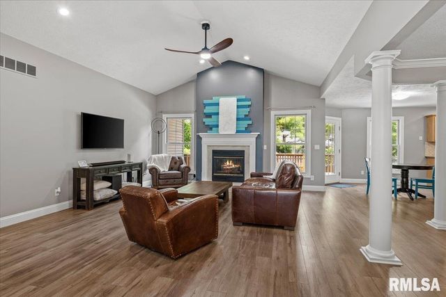 202 HUNTINGTON Road, Chatham, IL 62629