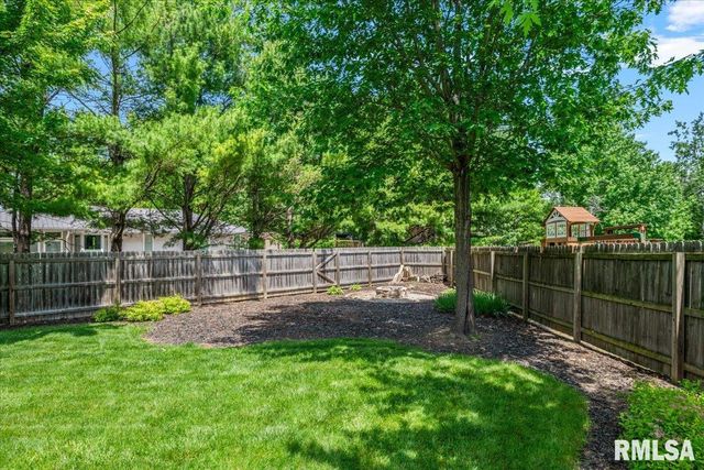 202 HUNTINGTON Road, Chatham, IL 62629