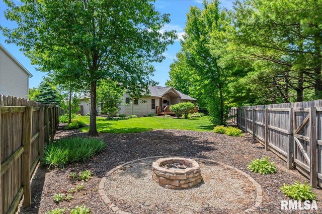 202 HUNTINGTON Road, Chatham, IL 62629