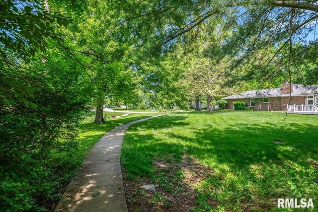 202 HUNTINGTON Road, Chatham, IL 62629